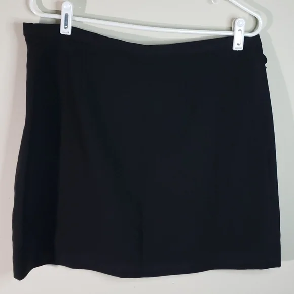 Victoria Beckham for Target Black Mini Skirt,  Size Large - Picture 3 of 7